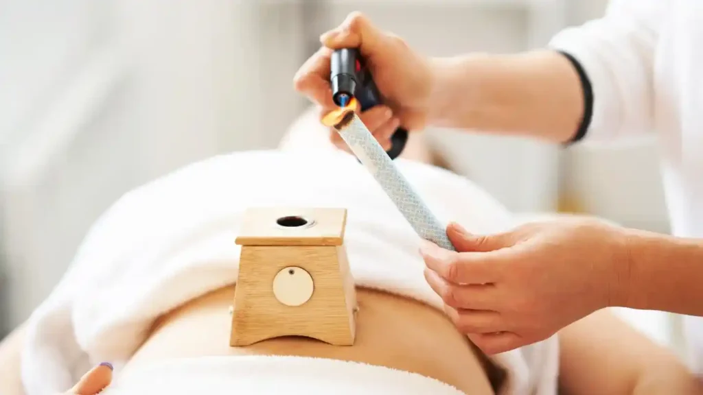 Korean doctor performing safe moxibustion therapy for foreigners at a licensed clinic in Seoul